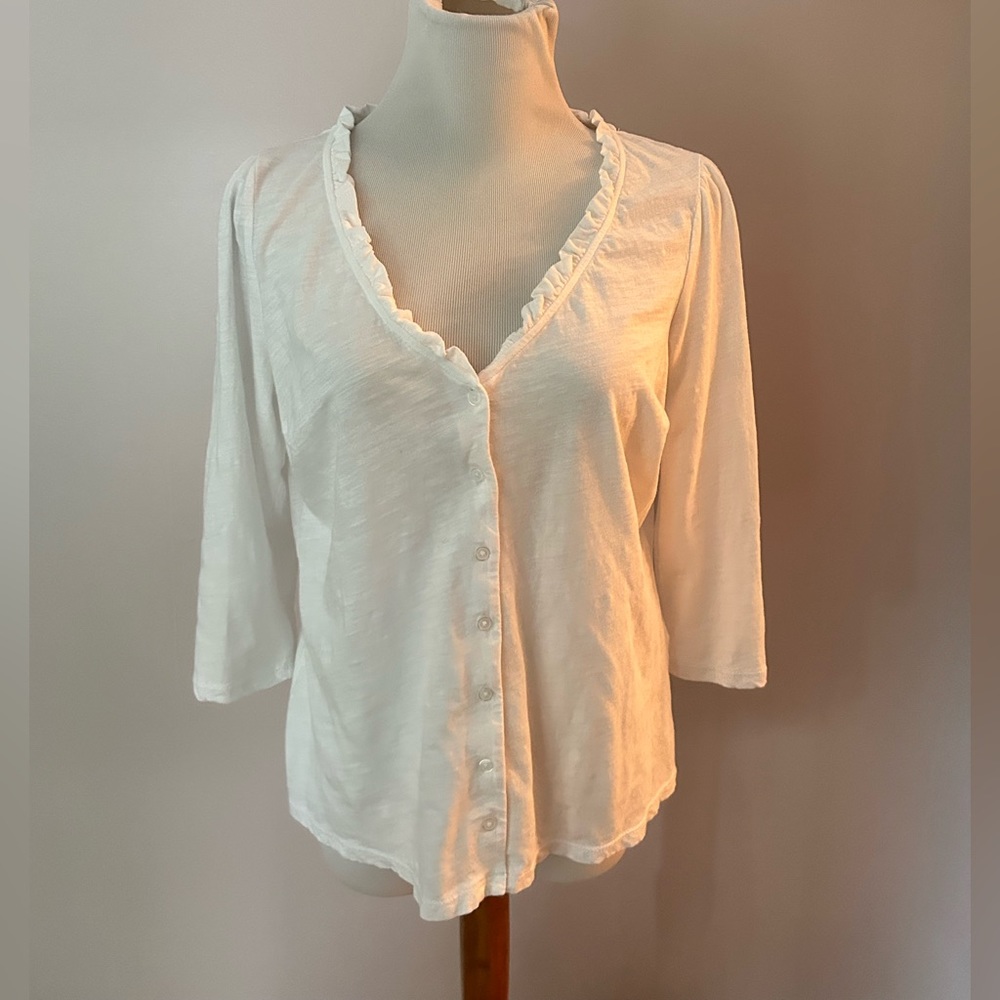 Boden white quarter sleeve v-neck t-shirt. Size 8 petite
